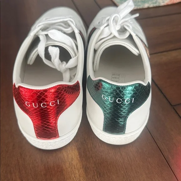 GUCCI Ace Bee Embroidered White
Leather Sneakers - Picture 12 of 16